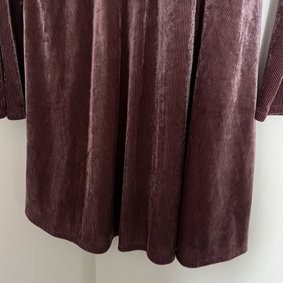 Express Velvet Wrap Dress - Picture 3 of 8